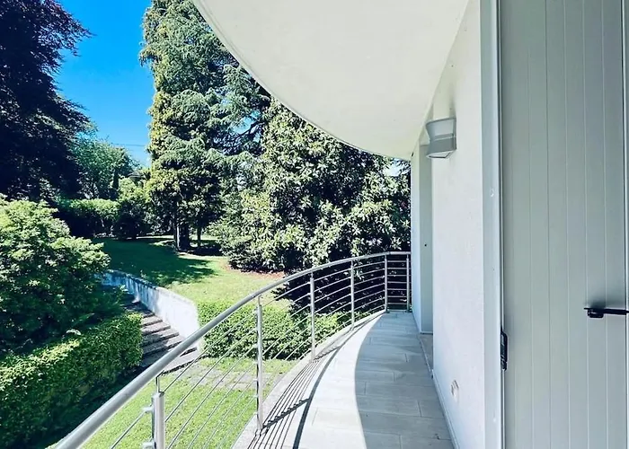 Overlooking Maggiore With 3 랑코