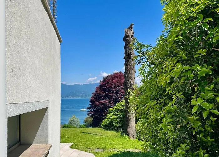 빌라 Overlooking Maggiore With 3 *