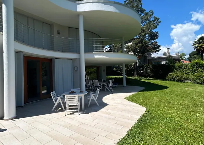 Overlooking Maggiore With 3 빌라