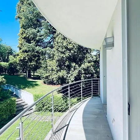 Overlooking Maggiore With 3 رانسو