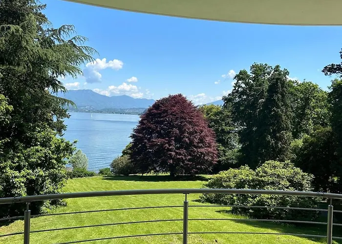 فيلة Overlooking Maggiore With 3