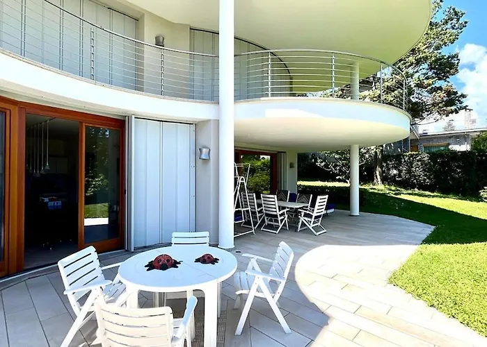 Villa Overlooking Maggiore With 3